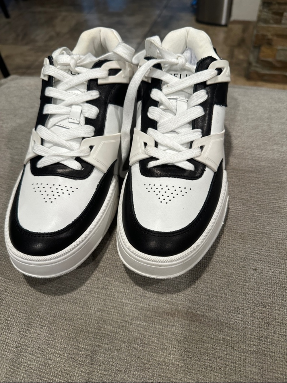 Clearance Women’s Black & White Leather Low-Top Sneakers size 38